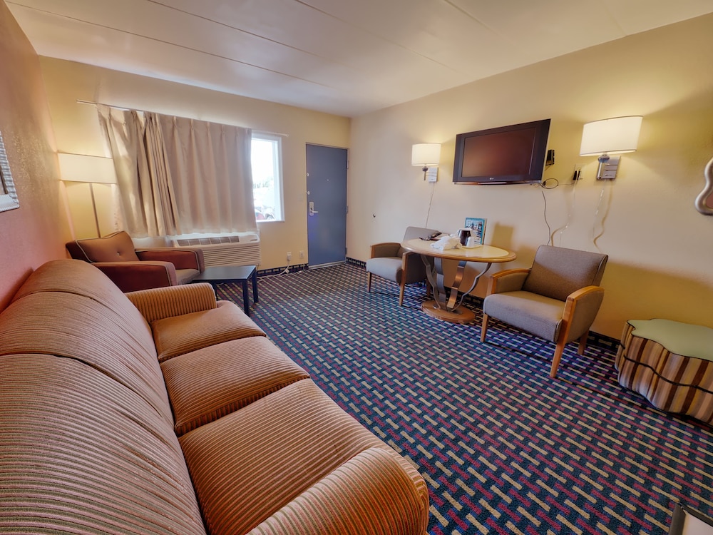 Sandpiper Inn 39/48