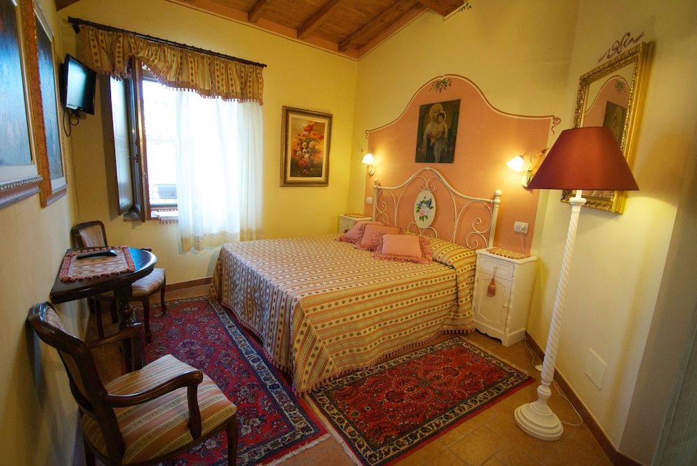 SUPERIOR, DOUBLE OR TWIN BED