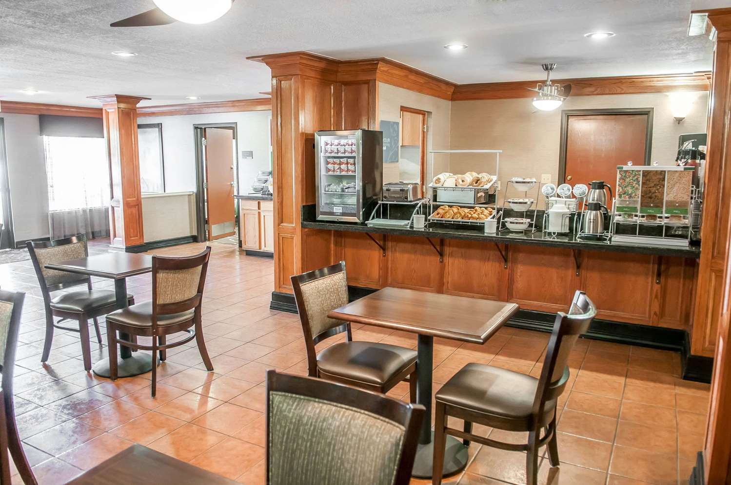 Comfort Suites Albuquerque/North Journal Center 16/25