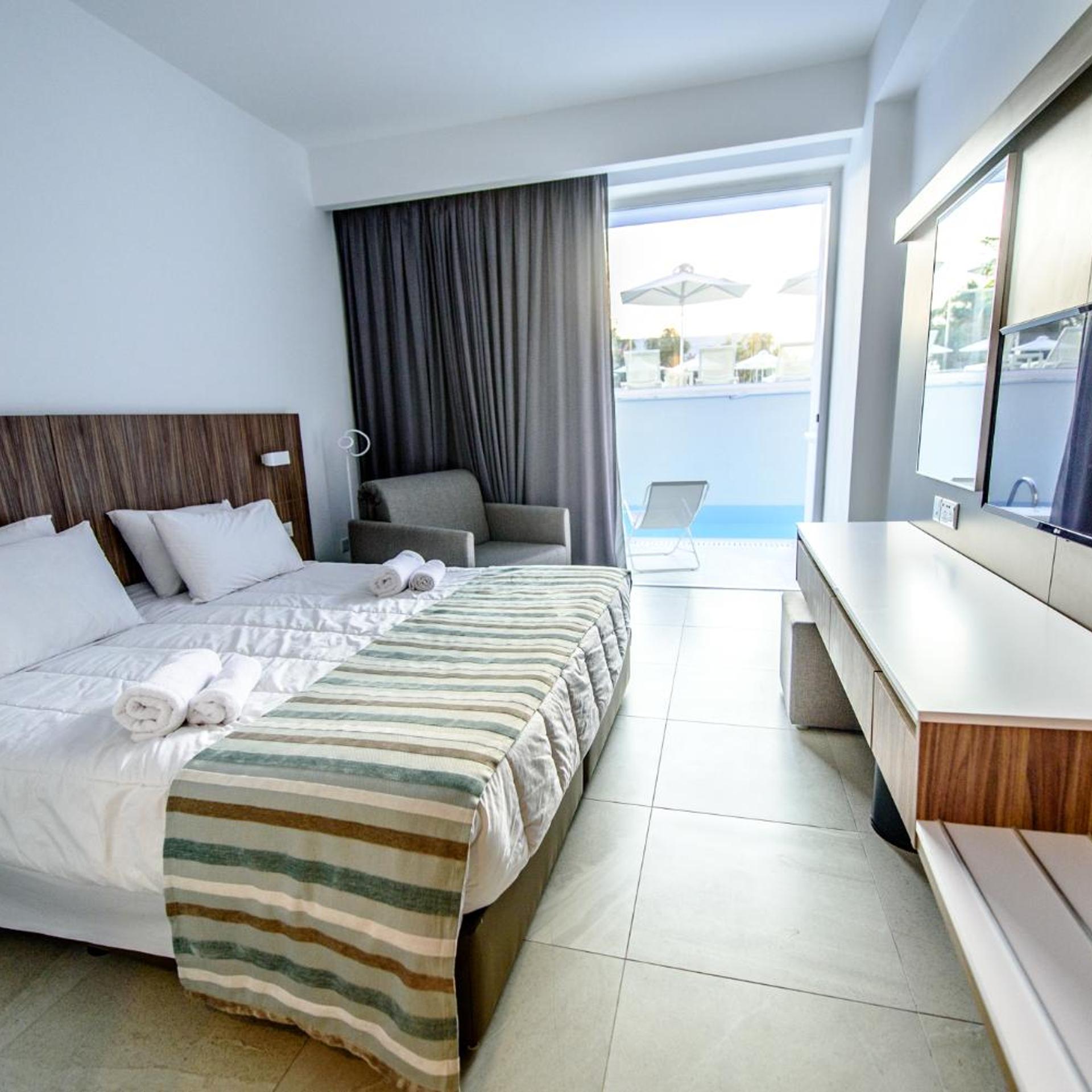 Room, Double Bed, Adult Only, Direct Pool Access