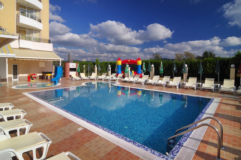 Plamena Palace 50/50