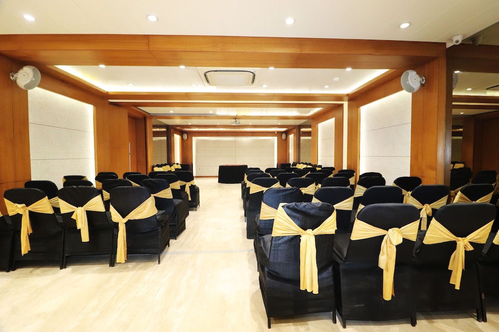 Hotel Rajhans Regent 45/48