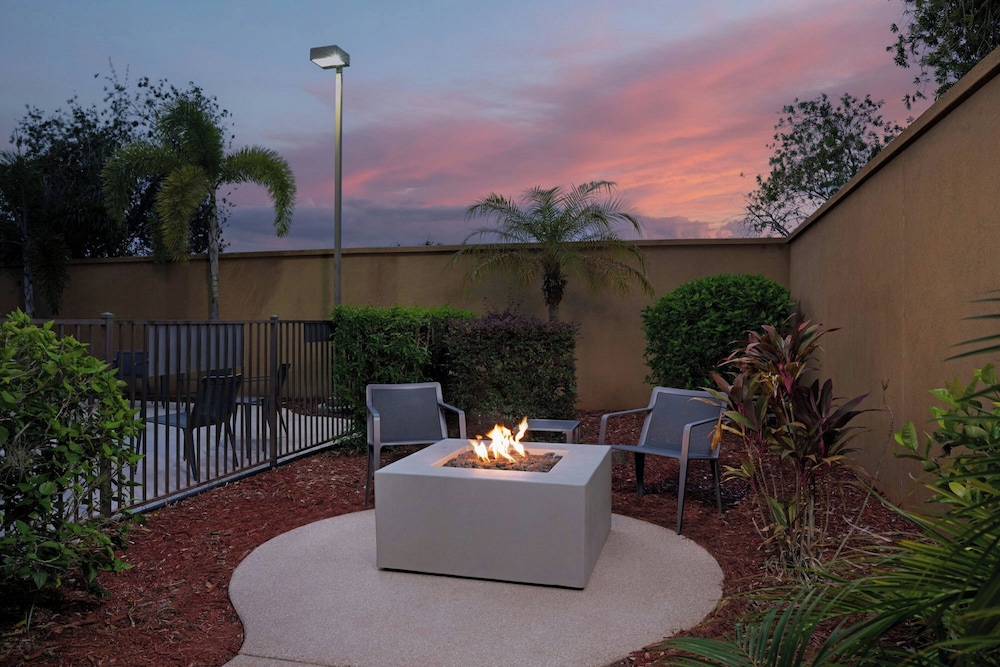 Courtyard By Marriott Lakeland 31/50