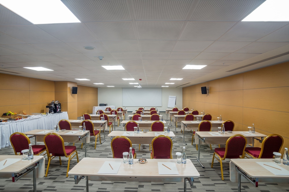 Tav Airport Hotels Izmir 40/46