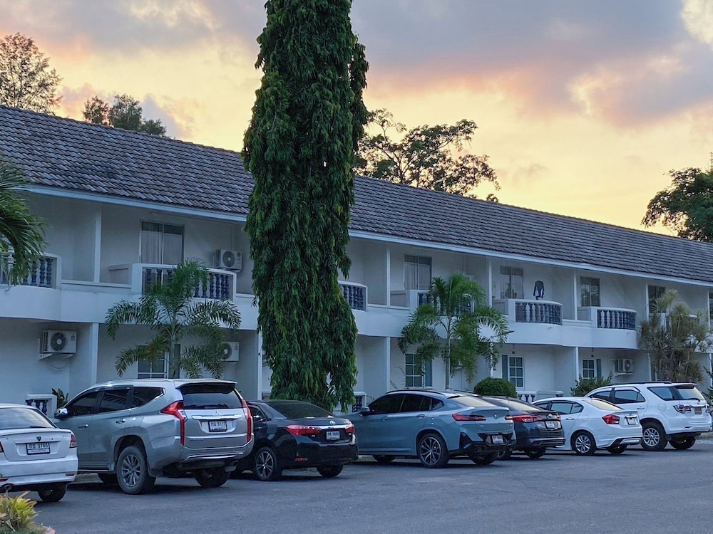 Bang Saphan Resort Hotel 44/50
