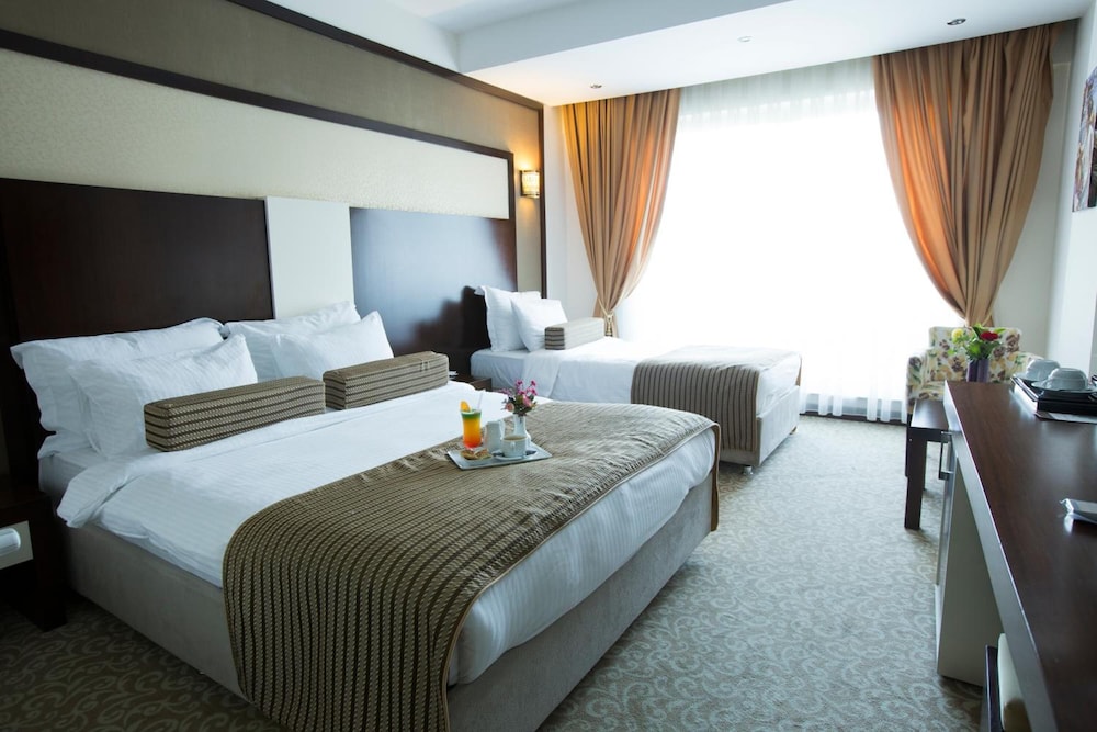 LAVIN OTEL 11/72