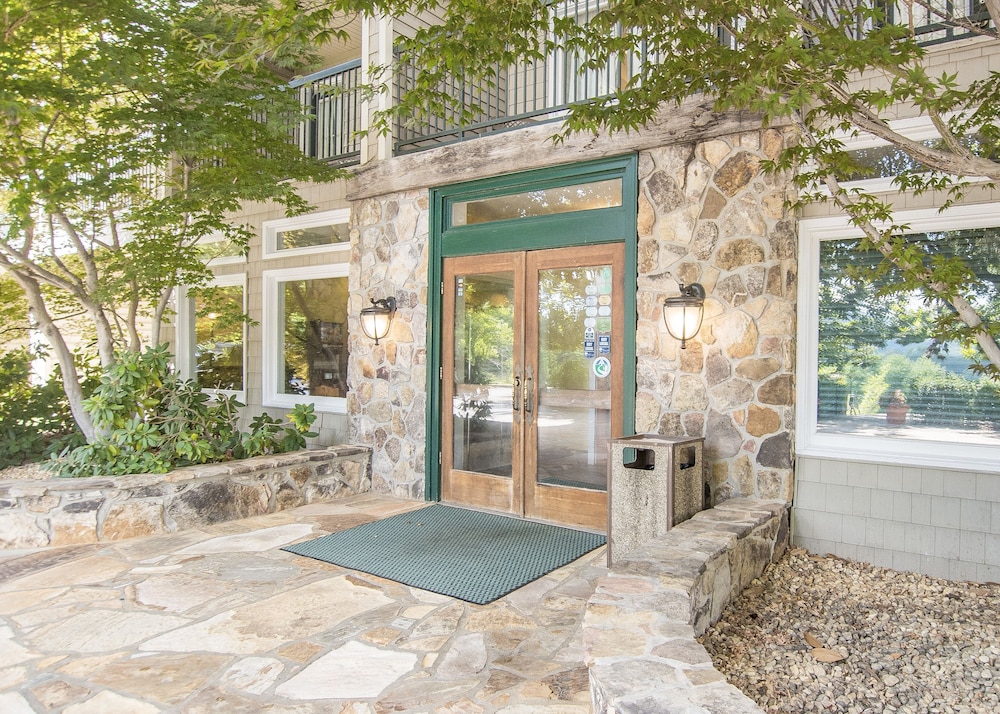 Lake Chatuge Lodge 3/42