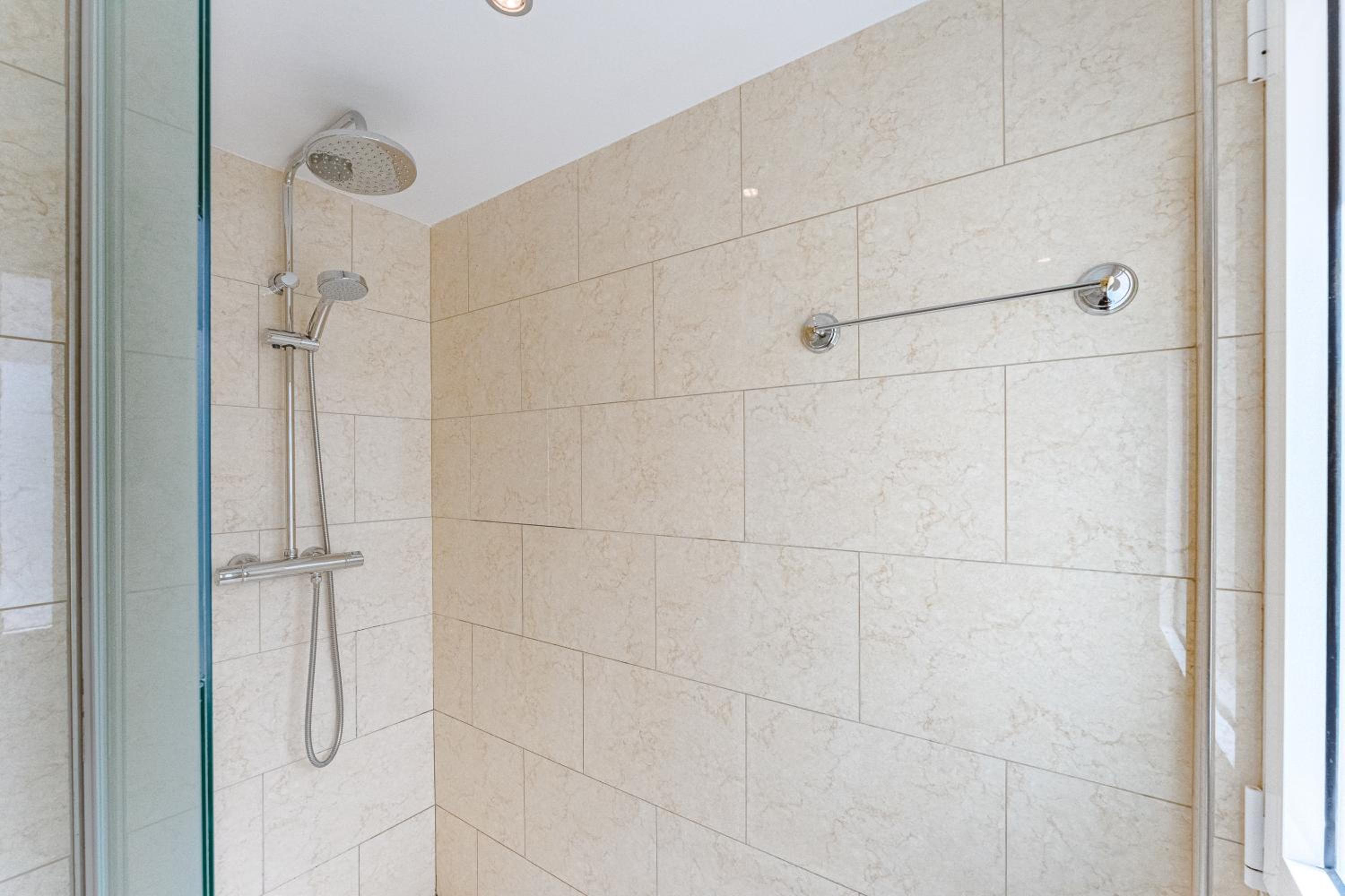جناح بسرير كينج وسرير فردي، Flamingo Suites 8/8