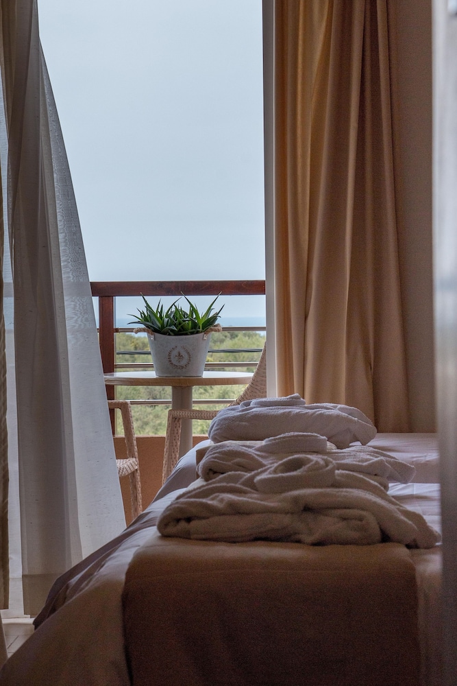 Apollo Resort Art 26/50