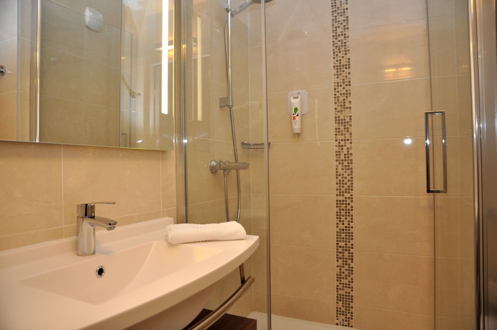 Ibis Styles Rouen Nord Barentin (Ex Ibis) 71/74
