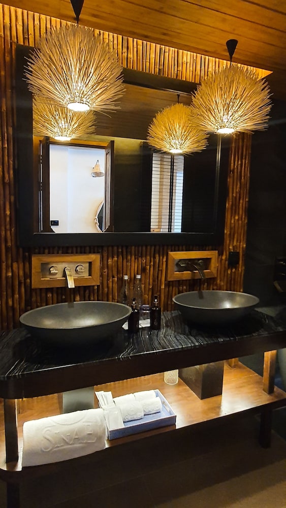 Sinae Phuket Luxury Hotel 12/78