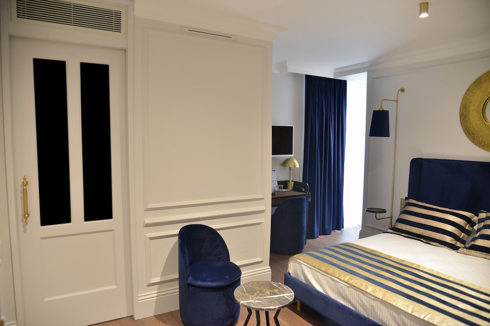 A11 Exclusive Hotel 7/25
