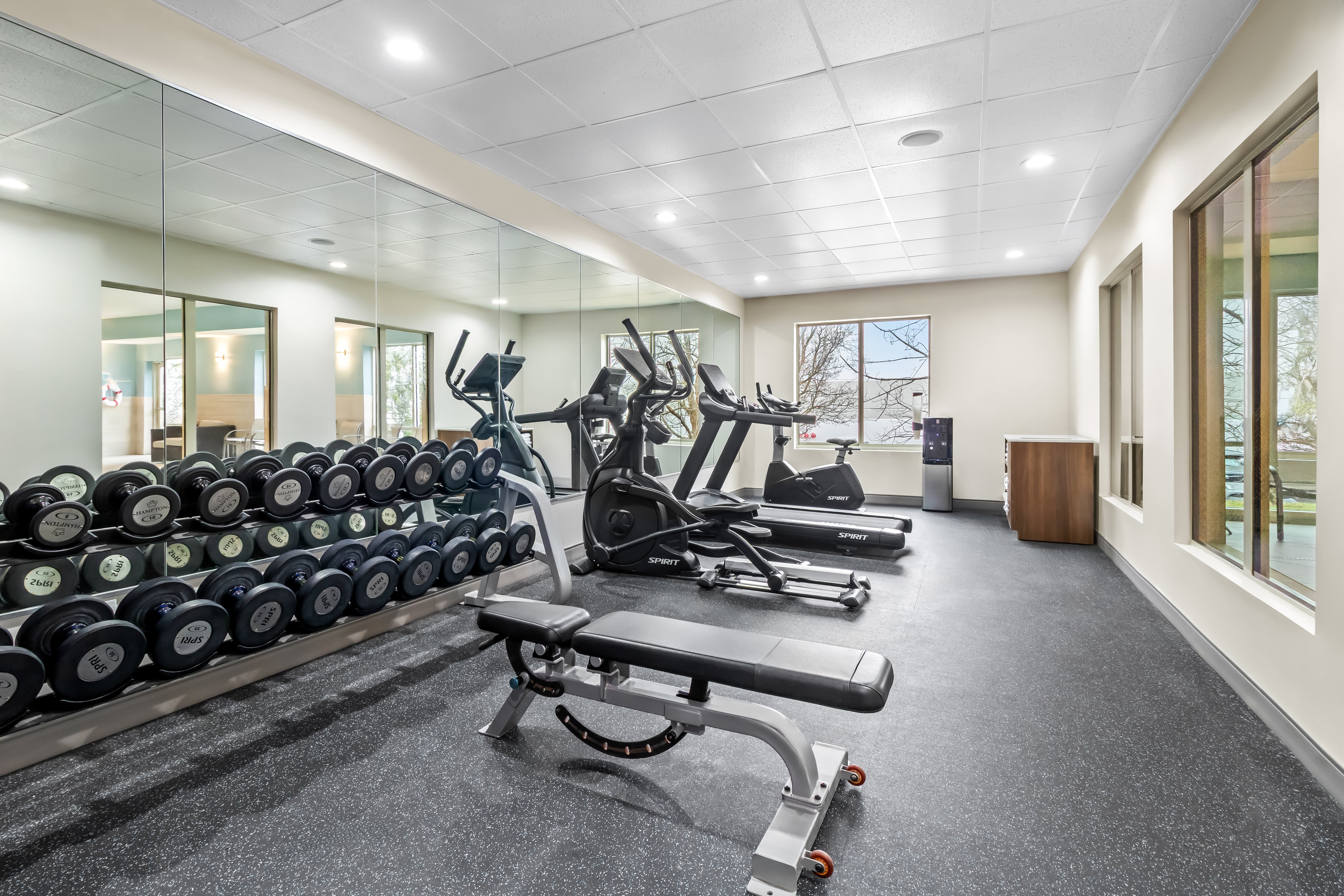 Holiday Inn Express & Suites Hebron - Cincinnati Airport by IHG 24/45
