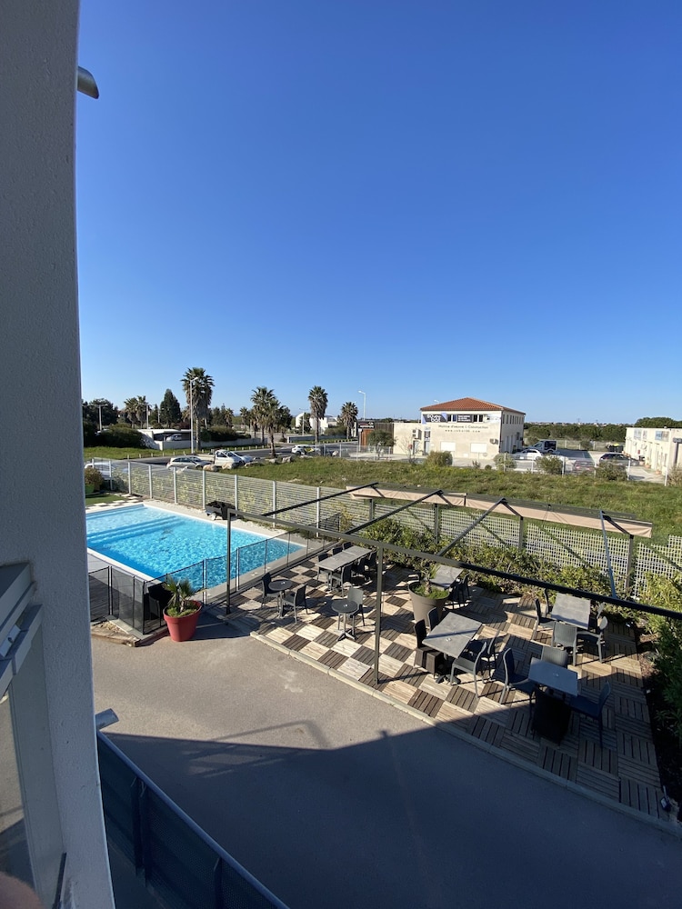 Hotel Les Domes - Perpignan Sud by Hosteletour 5/65