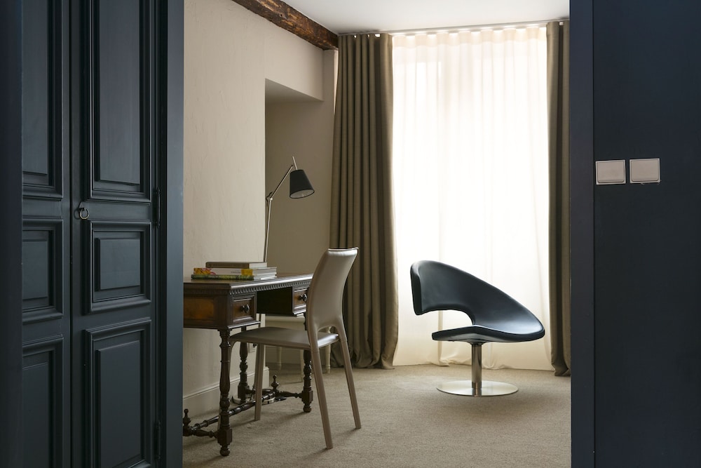 Relais & Chateaux La Maison Des Tetes 46/47