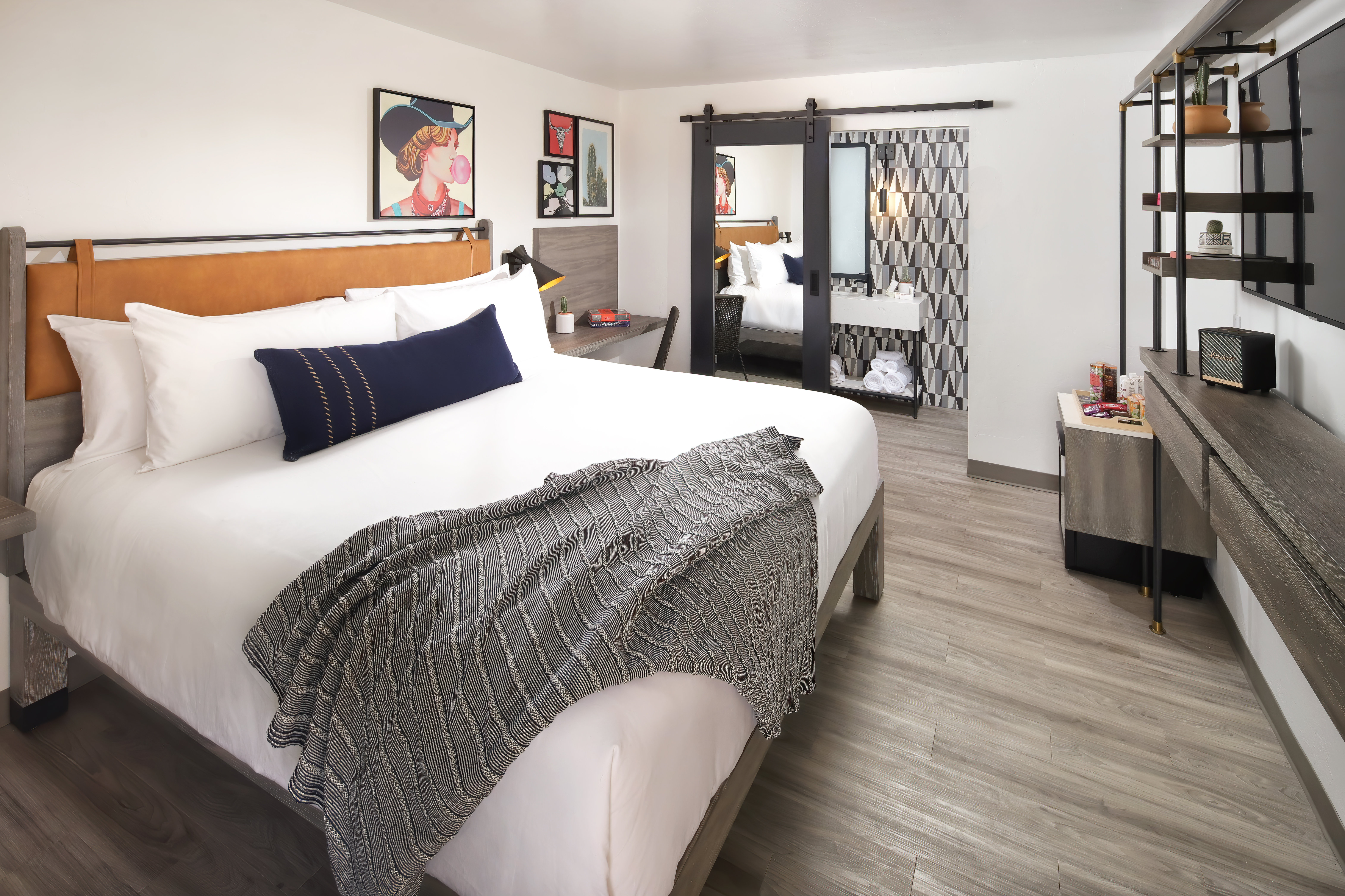STANDARD, KING BED