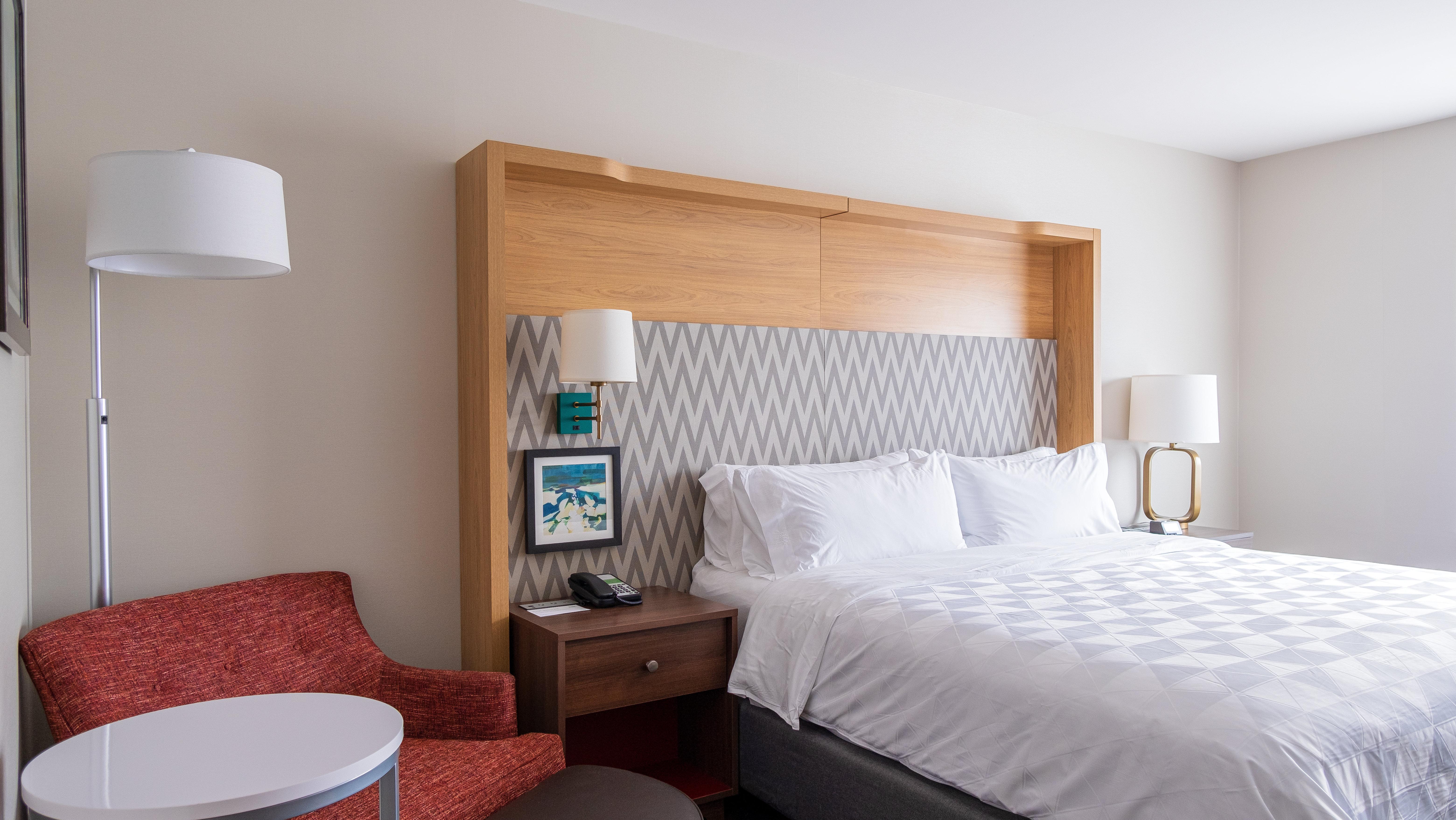 Room, King Bed, Accessible, Holiday Inn And Suites Philadelphia W Drexel Hill 3/3