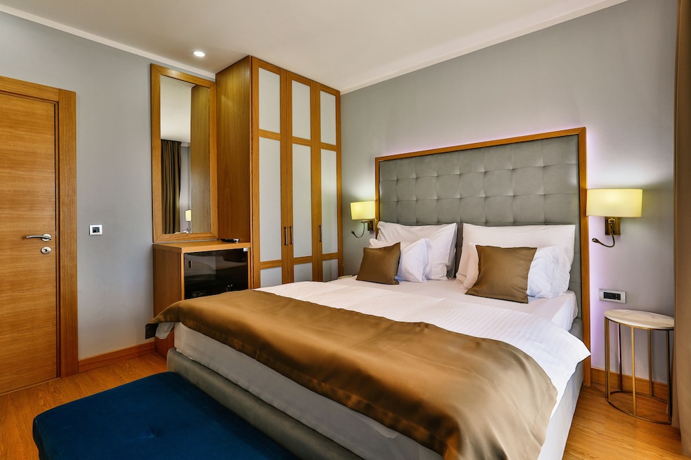 SUPERIOR, DOUBLE BED