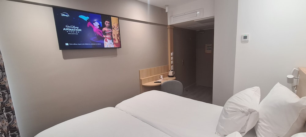 ROOM, TWIN BEDS