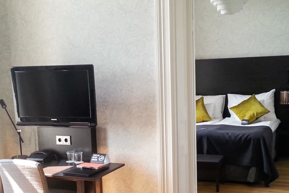 Home Hotel Plaza 40/40
