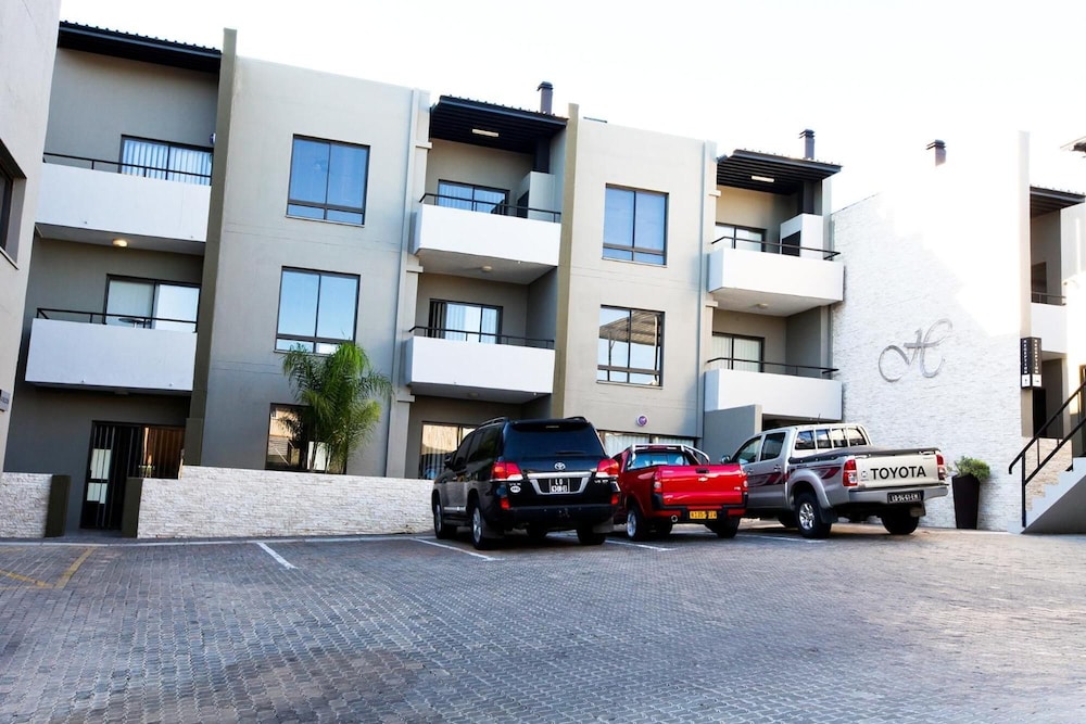 Hillside Executive Accommodation 50/59