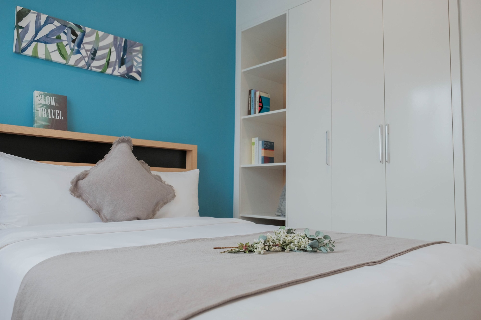 RESIDENTIAL, DELUXE, QUEEN BED