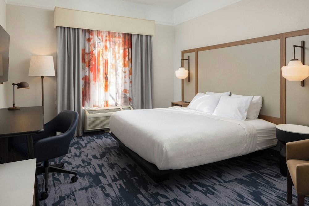 ROOM, KING BED, ACCESSIBLE