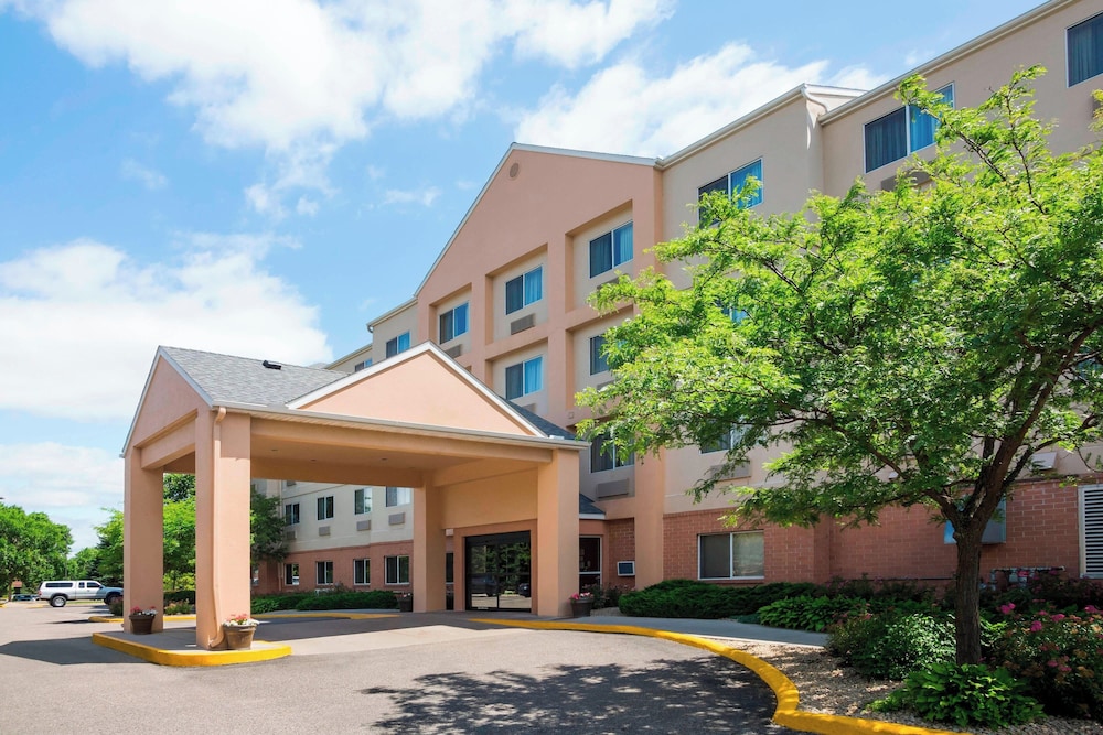 Fairfield Inn Suites Minneapolis St Paul Airport in MENDOTA HEIGHTS - MN