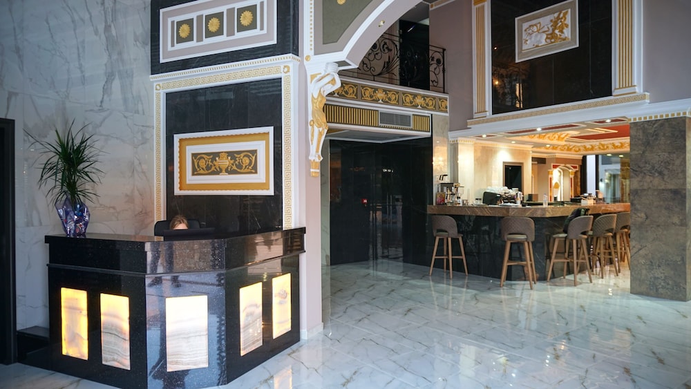 Agnes Deluxe Hotel 6/44