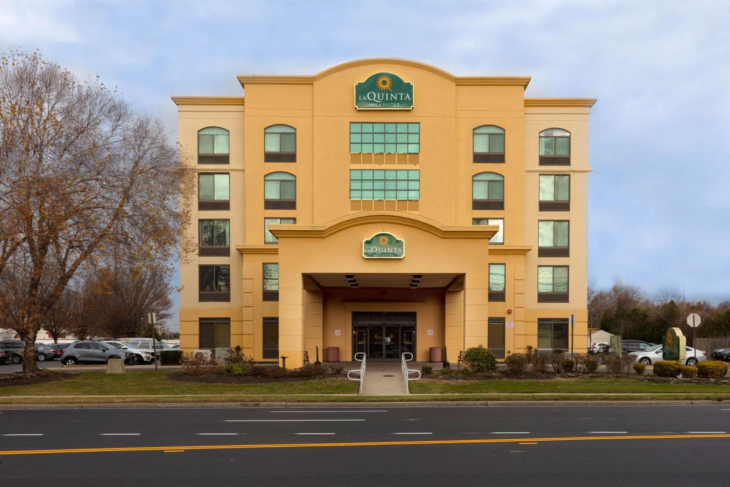 La Quinta Inn & Suites by Wyndham Garden City 2/42