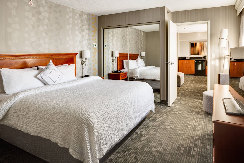 Courtyard by Marriott Hartford Cromwell 7/38