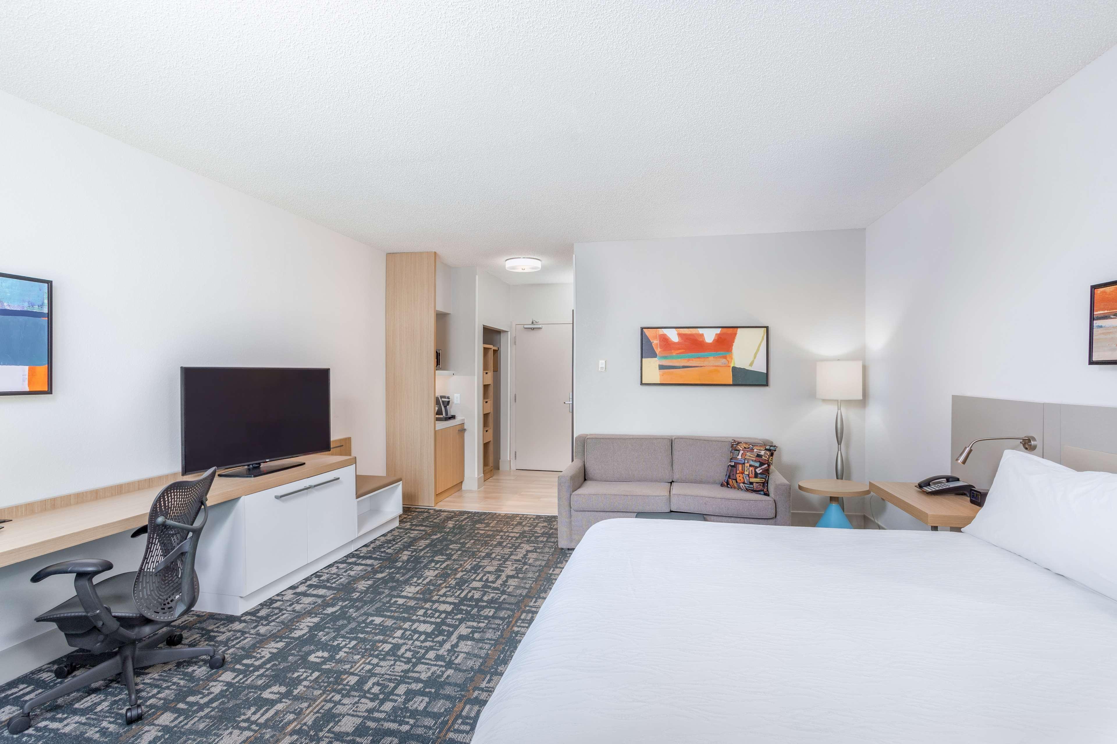 DELUXE, KING BED, SOFA