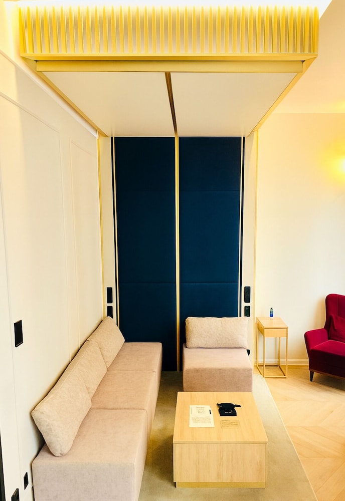 Hotel Golden Queen 35/50