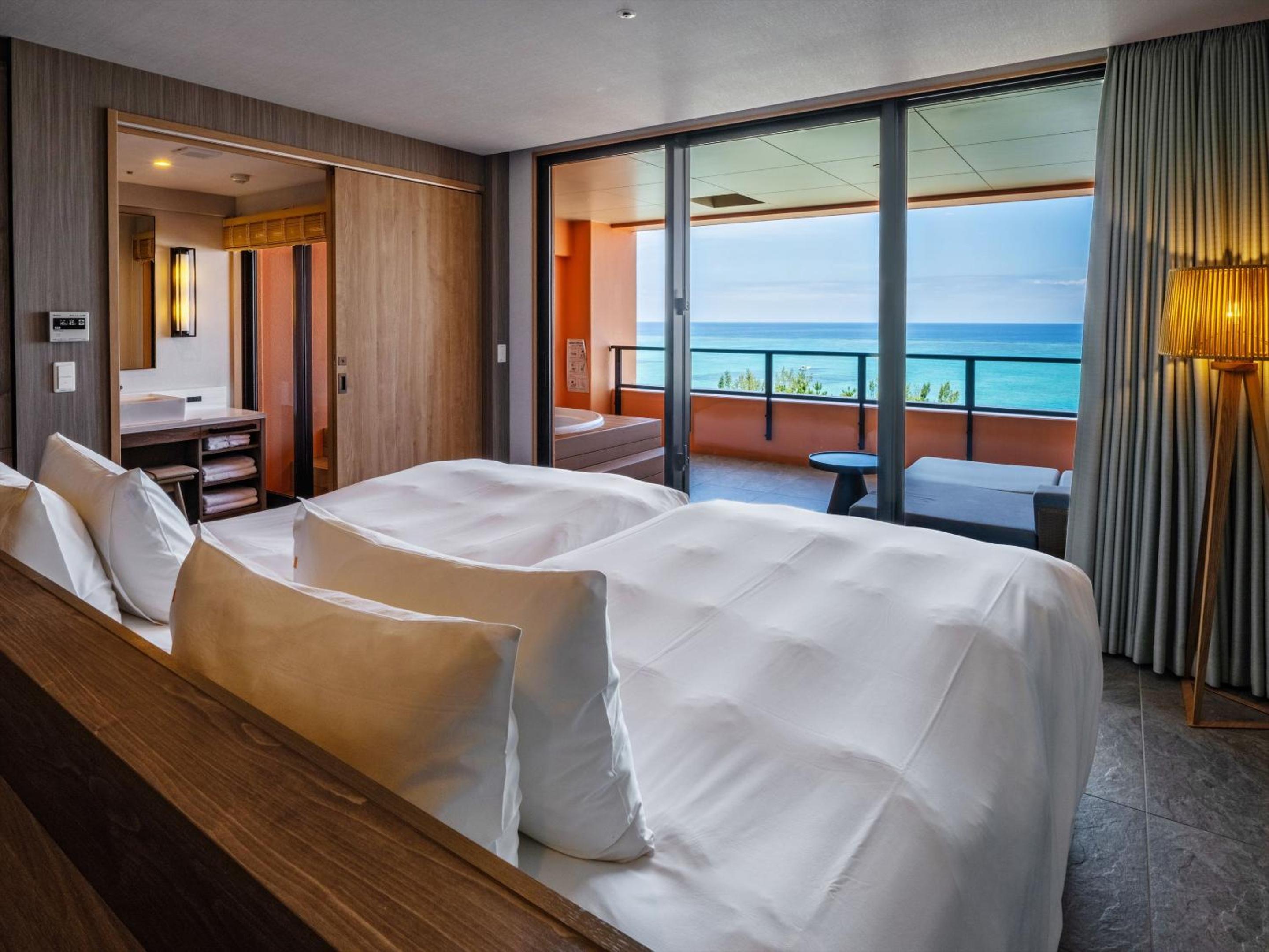 POOL, HORIZON, SUITE