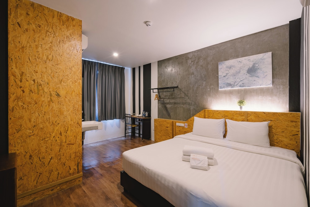 1 BEDROOM, STANDARD