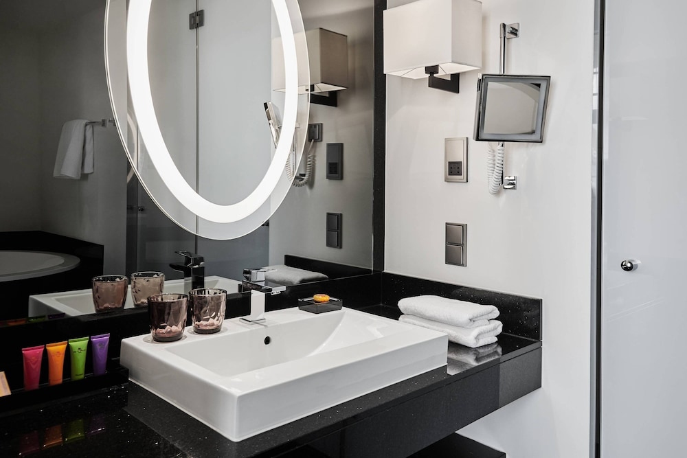 Roomers Berlin, Autograph Collection 20/42