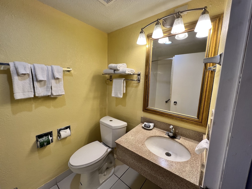 Countryside Suites Kansas City Independence I 70e Sports Complex Hotel 40/40