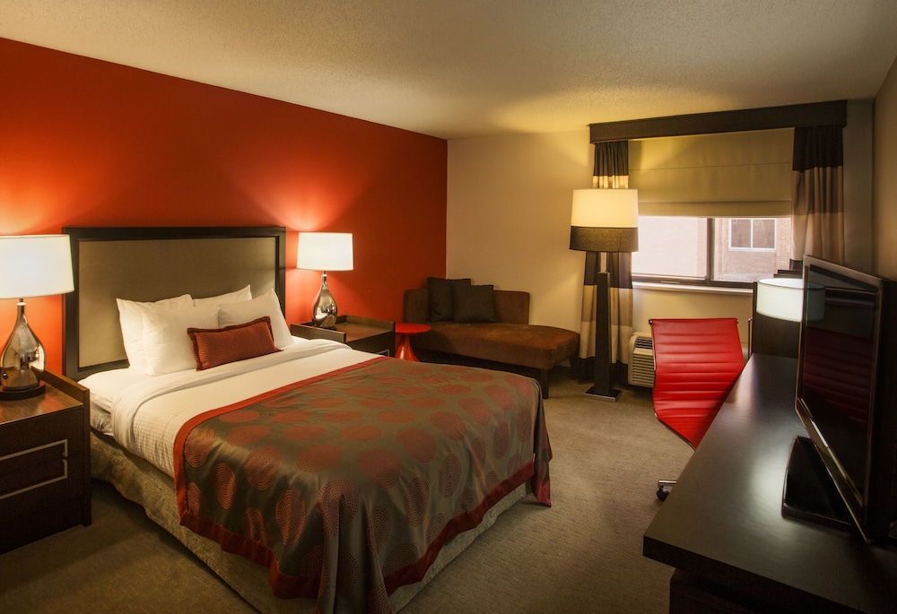 Ramada by Wyndham Marquette 14/59
