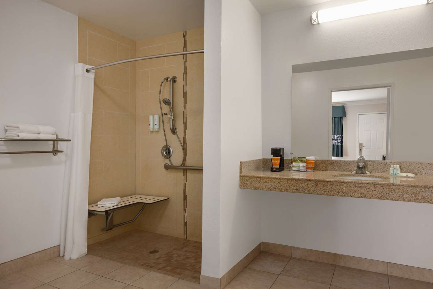 Quality Inn Lake Elsinore 48/51