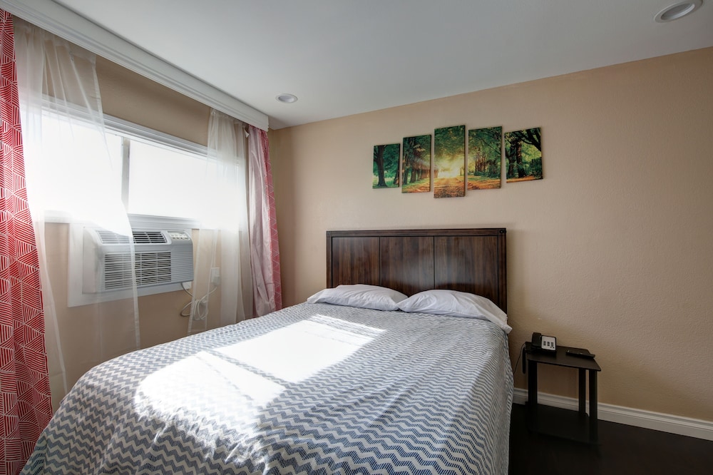 Tradewinds All Suite LAX photo5