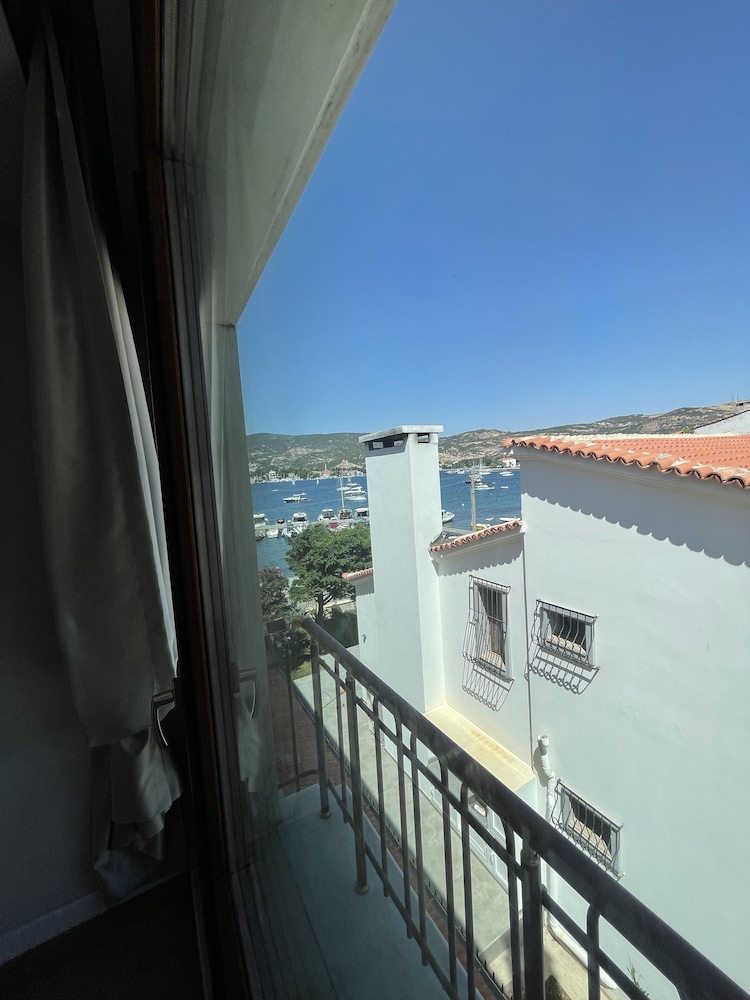 Hanedan Hotel 3/40