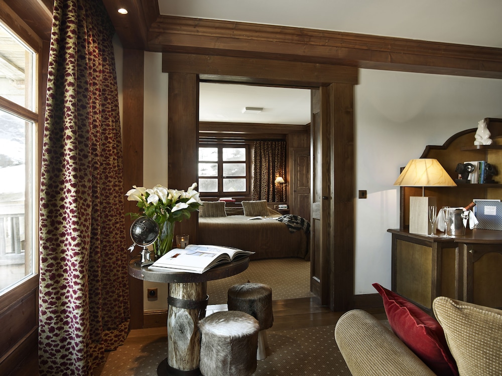 Hôtel Barmes De L'ours 44/47