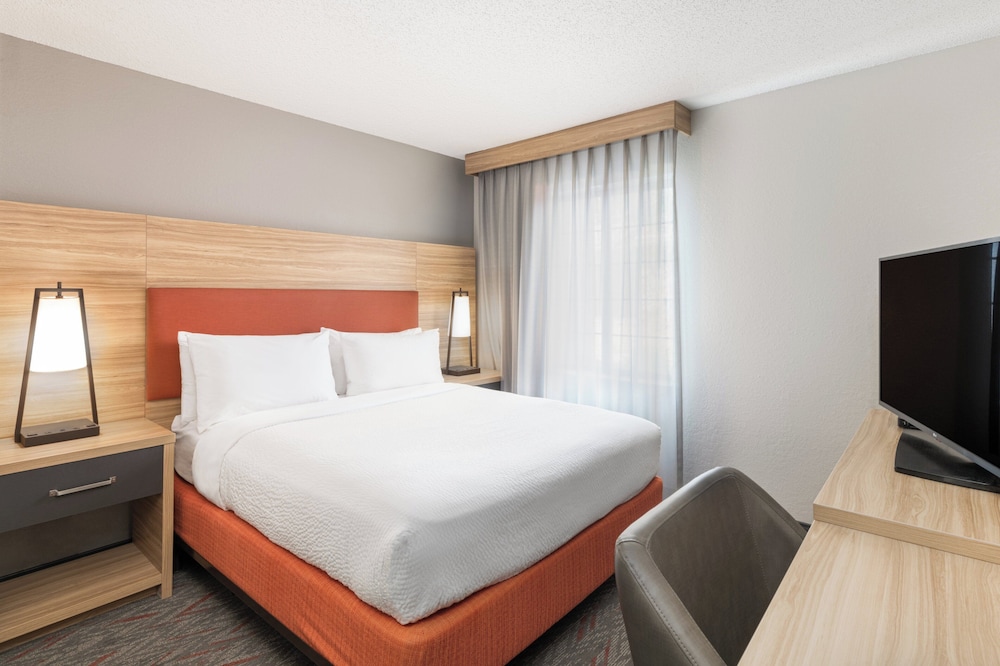 Candlewood Suites Eagan Arpt South - Mall Area, an IHG Hotel 25/68