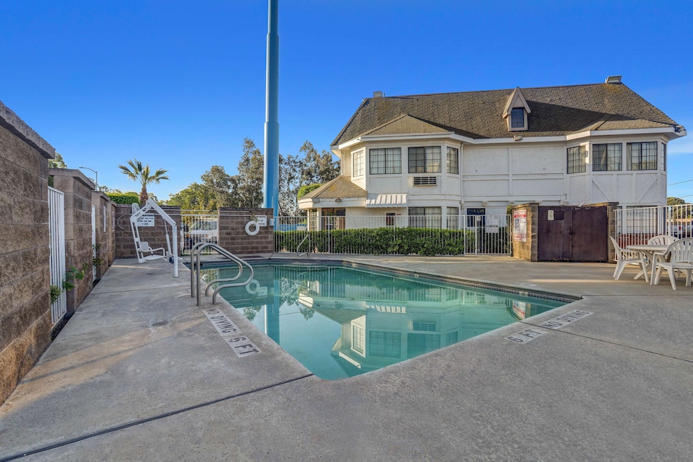 Motel6 Fresno, CA - Belmont Ave 34/39