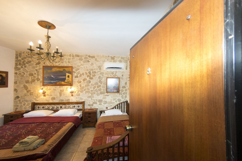 Spot Hotel 24/50