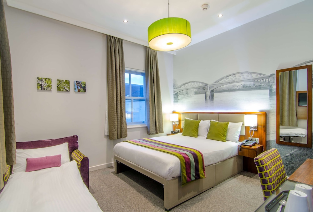 Seraphine Hammersmith 28/33