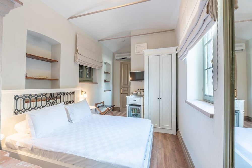 Elia Hotel 16/50
