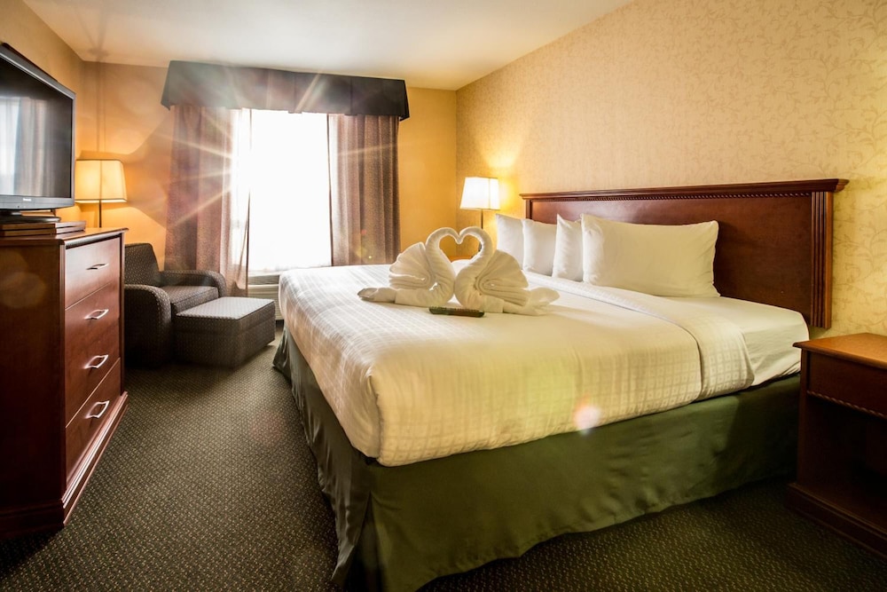 Merit Hotel And Suites 32/66
