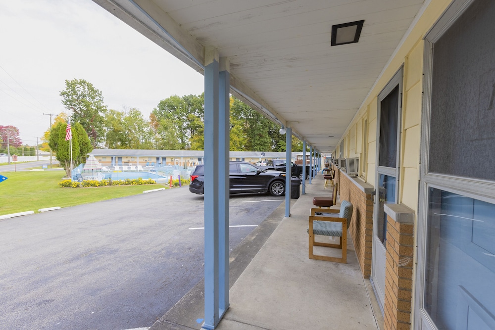 Parkside Motel by OYO Meadville Conneaut Lake 40/50
