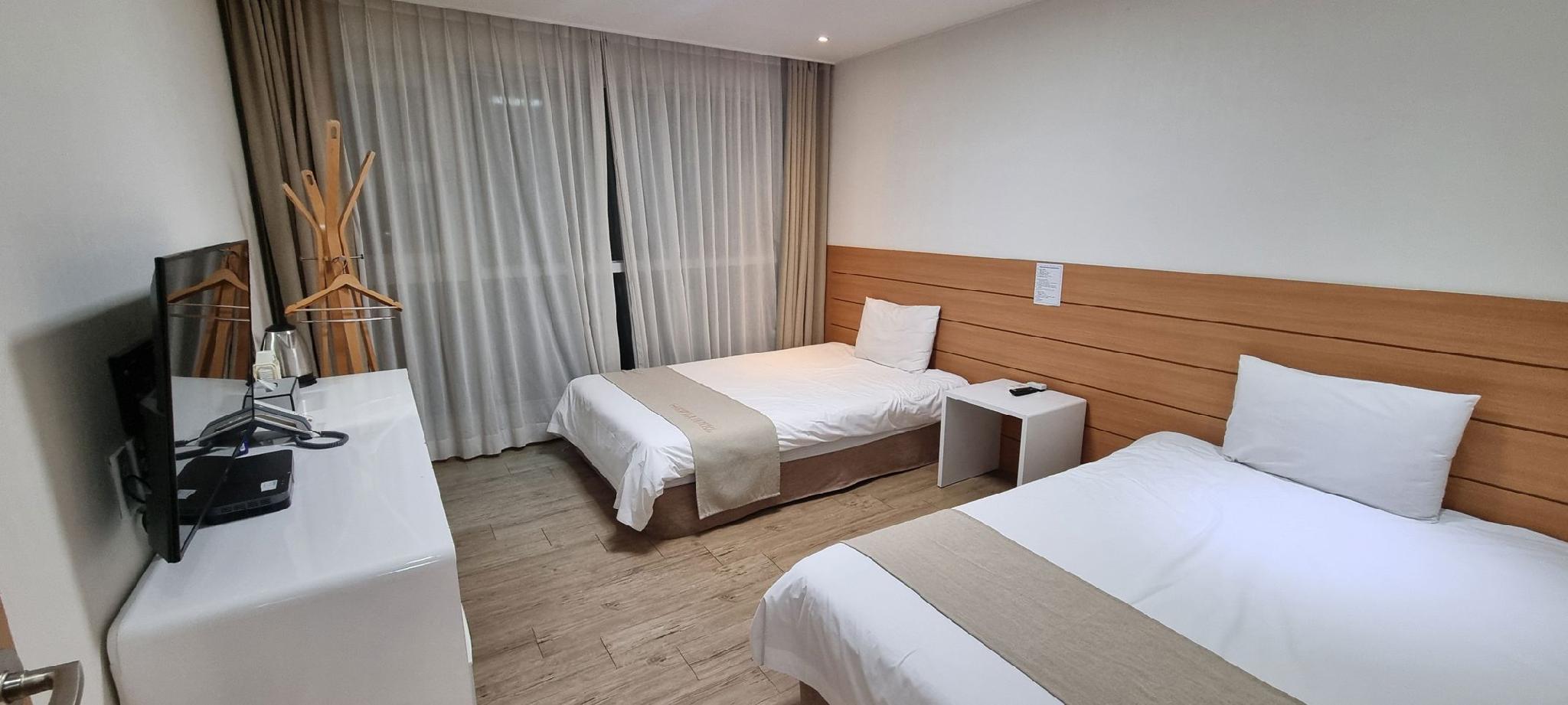 Ewha Hotel 18/30